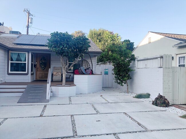 Main House/Side Gate - 15161 Killion St