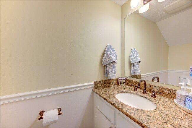 Building Photo - 824 Wax Myrtle Ln