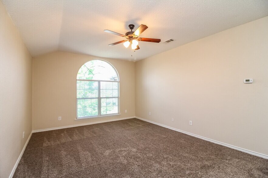 Building Photo - 2520 Buck Dr
