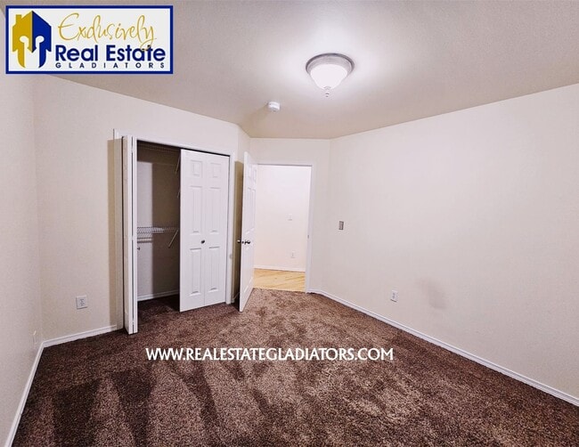 Building Photo - Beautiful, Pet Friendly Light-Filled Rambl...