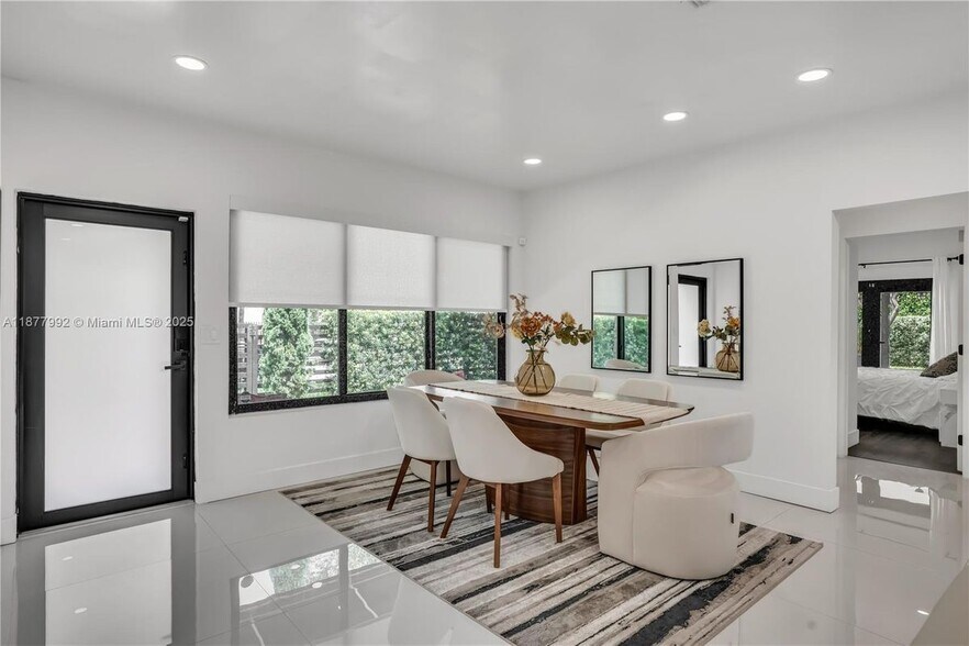 Building Photo - 2484 SW 25th St