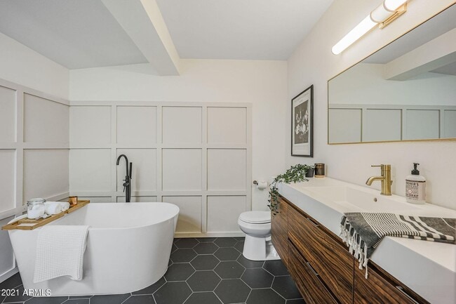 Building Photo - 8133 N 16th Dr