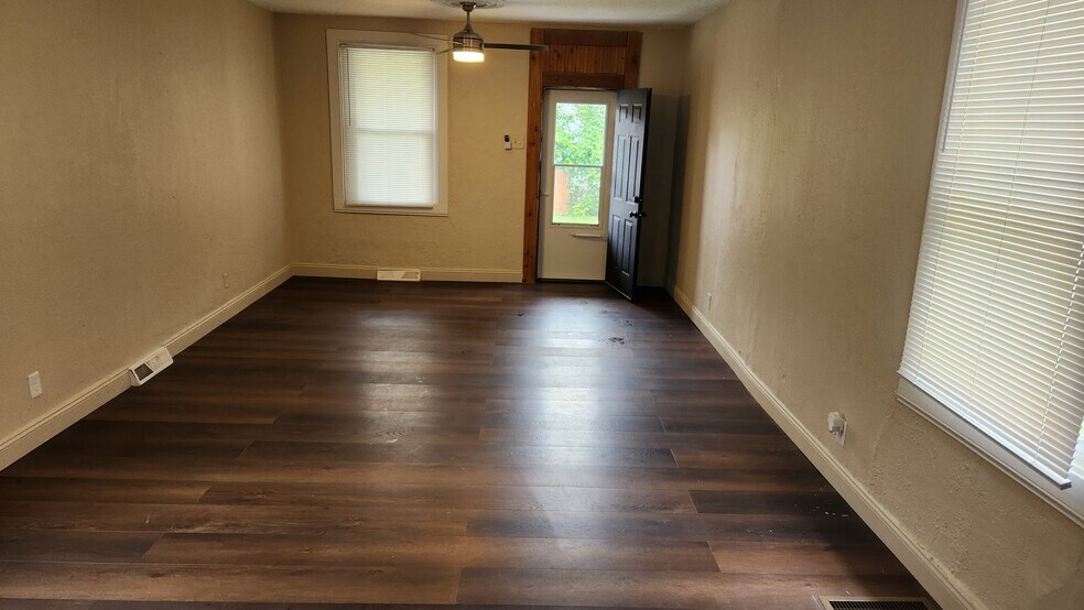Building Photo - 9604 Gentry Ave