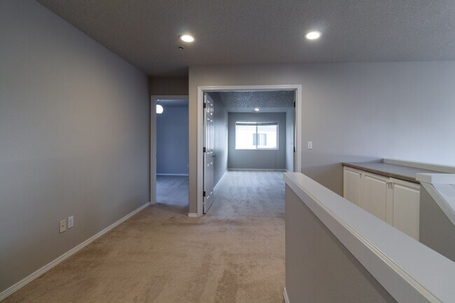 Building Photo - Beautiful 4 bedroom, 2.5 bathroom-Union Hi...