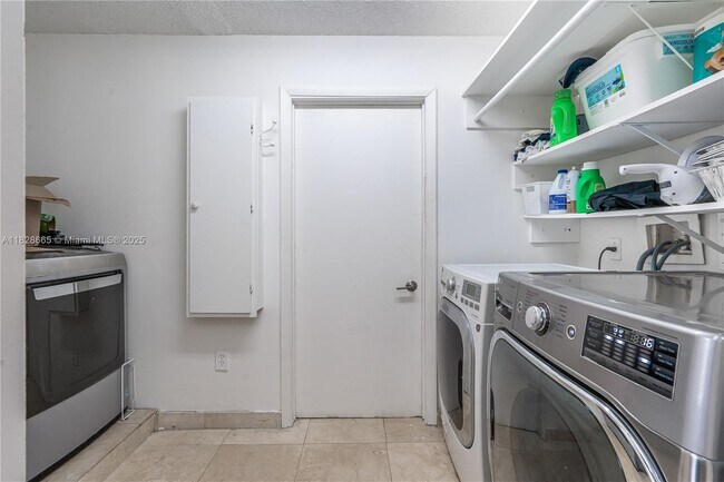 Building Photo - 5452 SW 88th Terrace