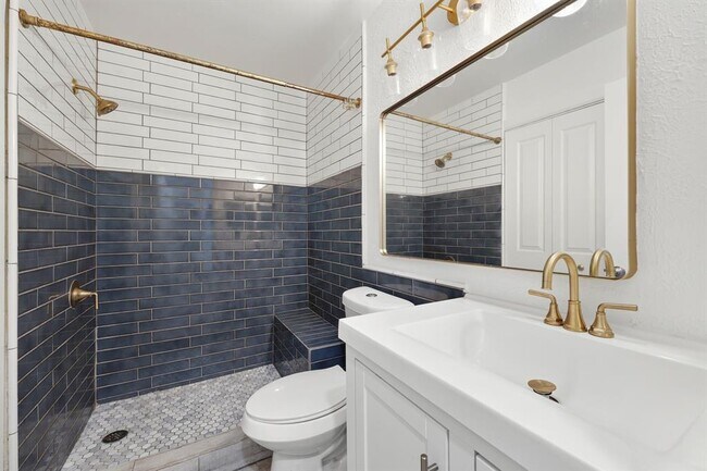 Building Photo - 1411 Gracy Farms Ln