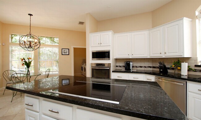 Building Photo - 19 E Sunny Slope Cir