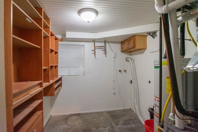 Building Photo - Charming 3-Bedroom Home with Spacious Fenced Yard in Prime Location