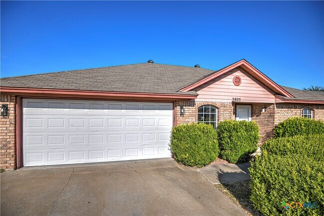 Building Photo - 3805 Riverrock Dr