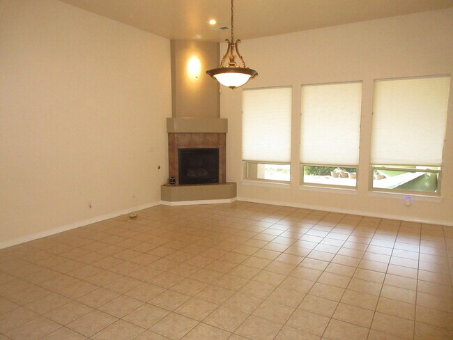 Building Photo - 8201 Grape View Ct NE