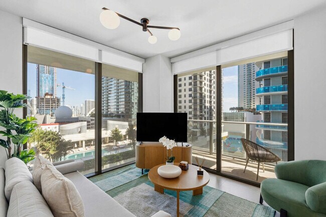 Building Photo - 11 NE 6th St