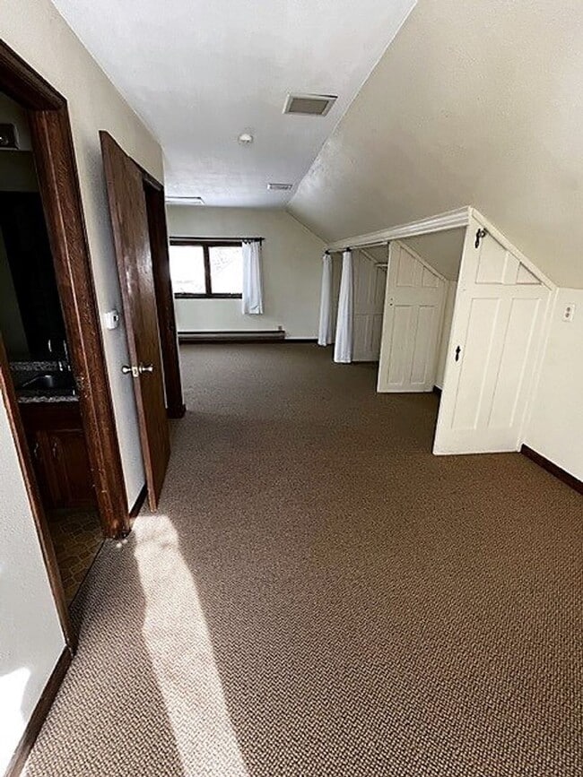 Building Photo - 305 N Chipmunk Cir