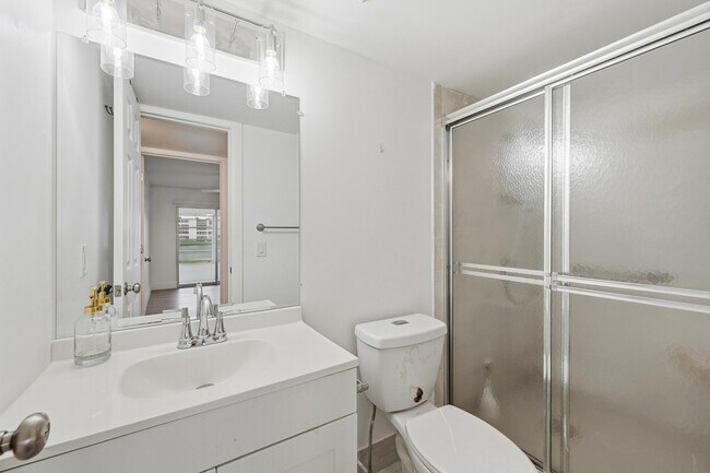 Building Photo - 1043 Cornwall C