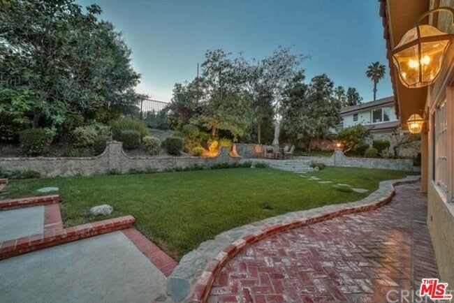 Building Photo - 4949 Palomar Dr