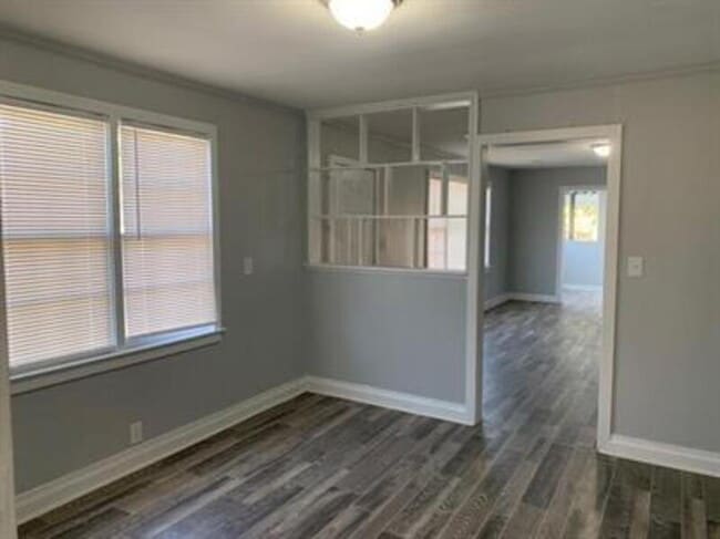 Building Photo - 352 Adams St