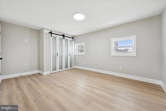 Building Photo - 417 W Elm St