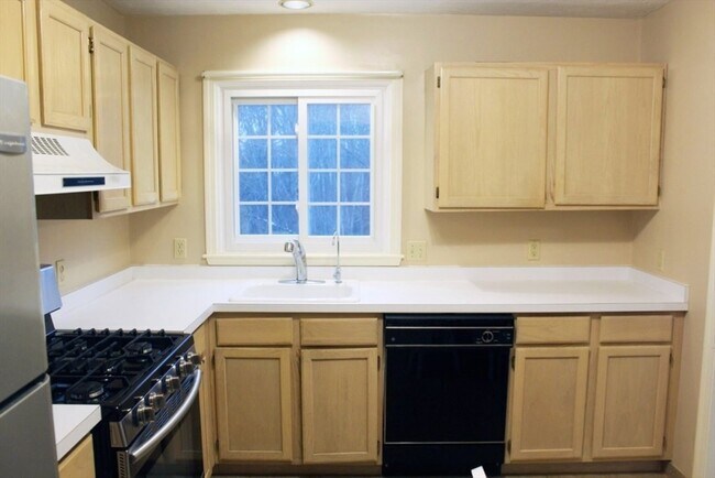 Building Photo - 19 Hillando Dr