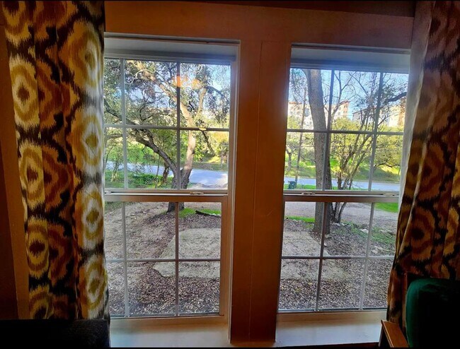 Building Photo - 835 Old Ranch Rd 12