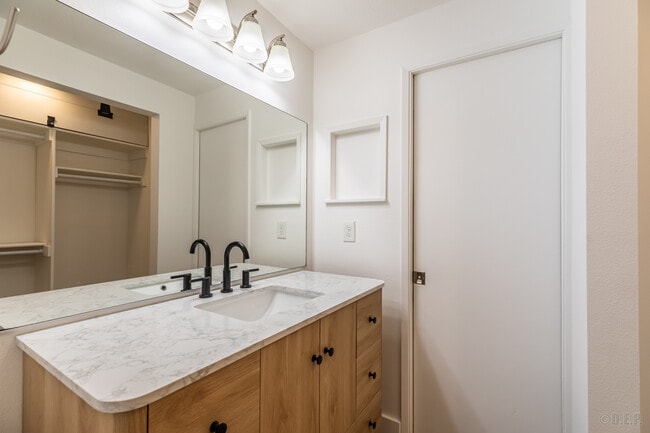 Building Photo - 14844 SW 109th Ave