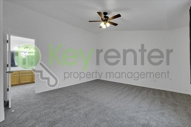 Building Photo - 1330 Kingswood Dr