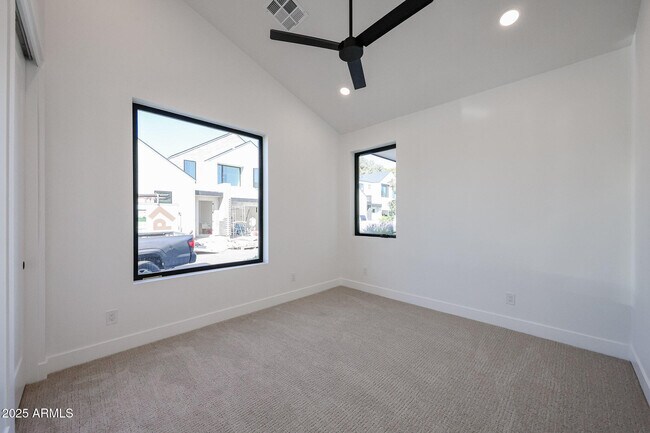 Building Photo - 6329 N 10th Dr