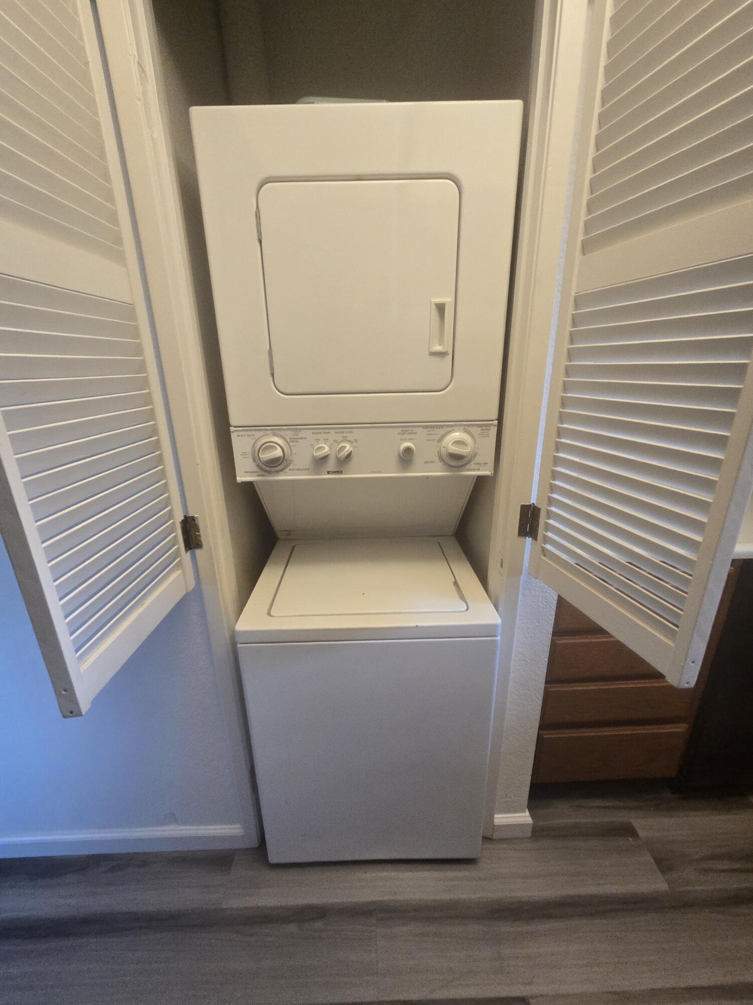 Building Photo - 3033 Estepa Dr