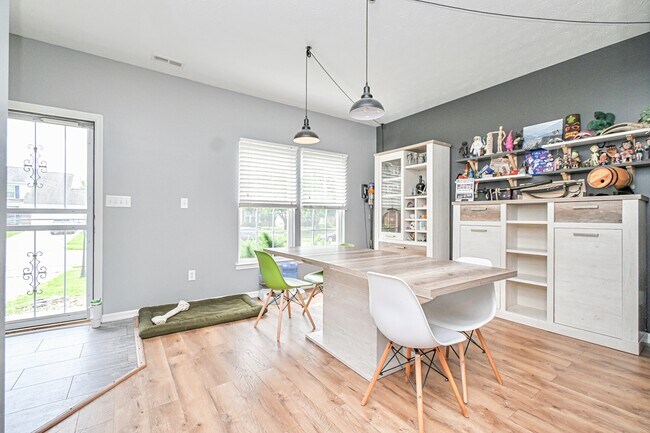 Building Photo - 5469 Fairford Ct