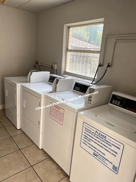 Building Photo - 2 Bed/1 Bath - Unit 106