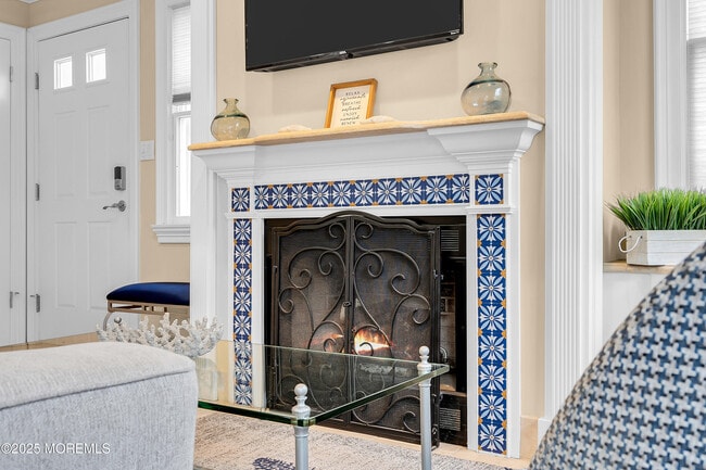 Building Photo - 336 E Lacey Rd