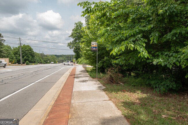 Building Photo - 1005 College Station Rd