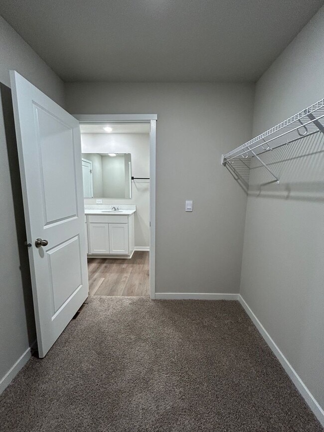 Building Photo - Your Dream Home Awaits in Gretna, NE!