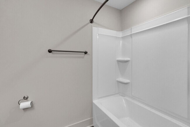 Building Photo - Awesome 4BE/2.5BA in the heart of Sango in Hereford Farm Subdivision!