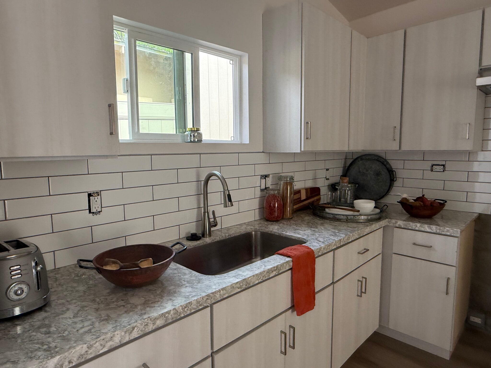 Building Photo - 3059 Sycamore Ave