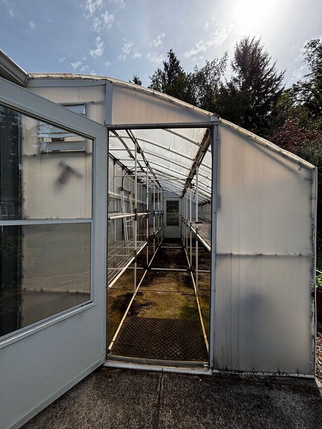 Building Photo - Rare 3-Acre 3BR Home in South Salem – Shops, Workspace & Greenhouses