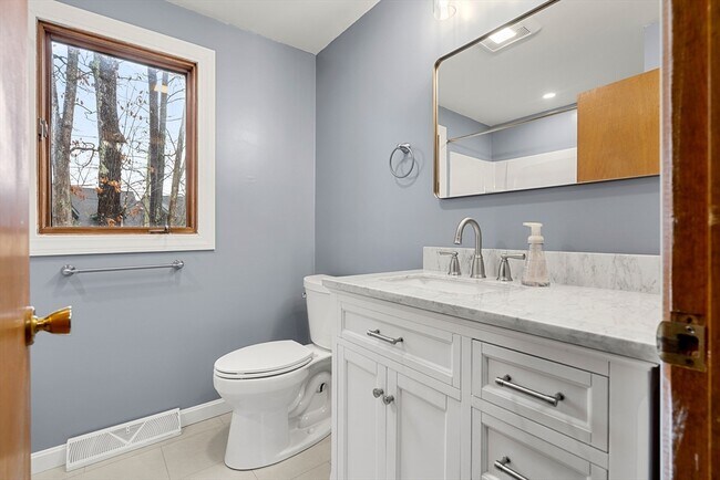 Building Photo - 206 Cardinal Ln