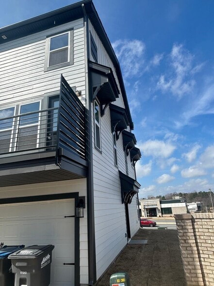 Building Photo - 9466 Senator Royall Dr