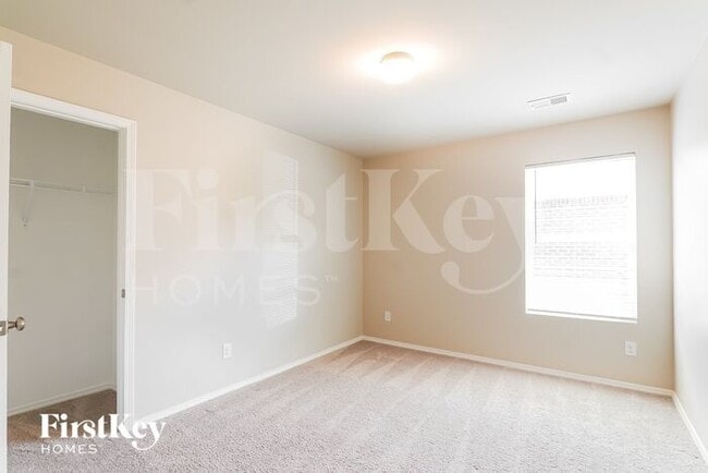 Building Photo - 240 Hillcrest Dr