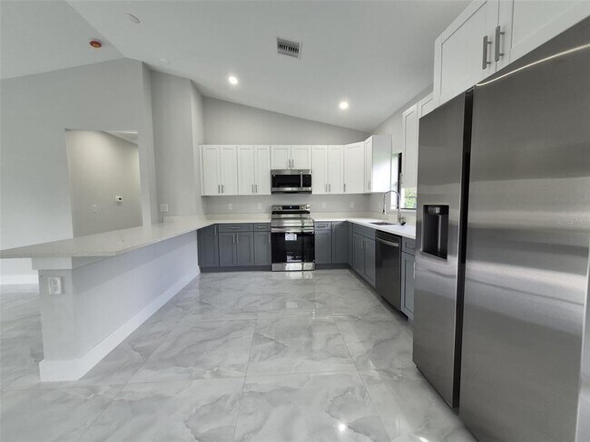Building Photo - 445 Wickham Ave S