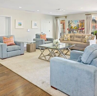 Building Photo - 10 Byron Pl