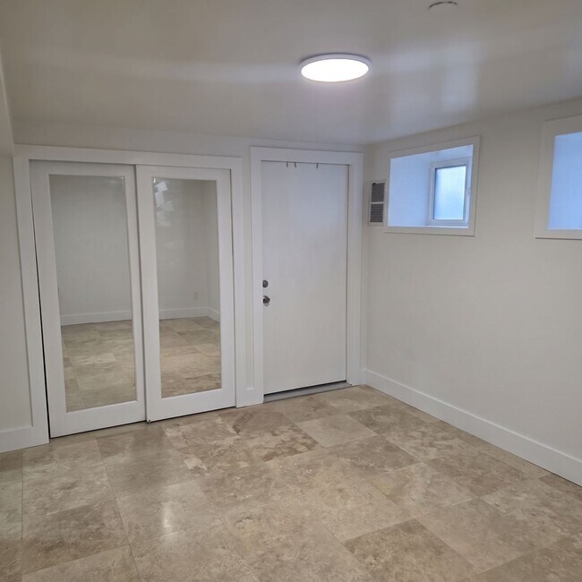 Building Photo - Live on the Water in Sausalito — 2BD with Direct Beach Access
