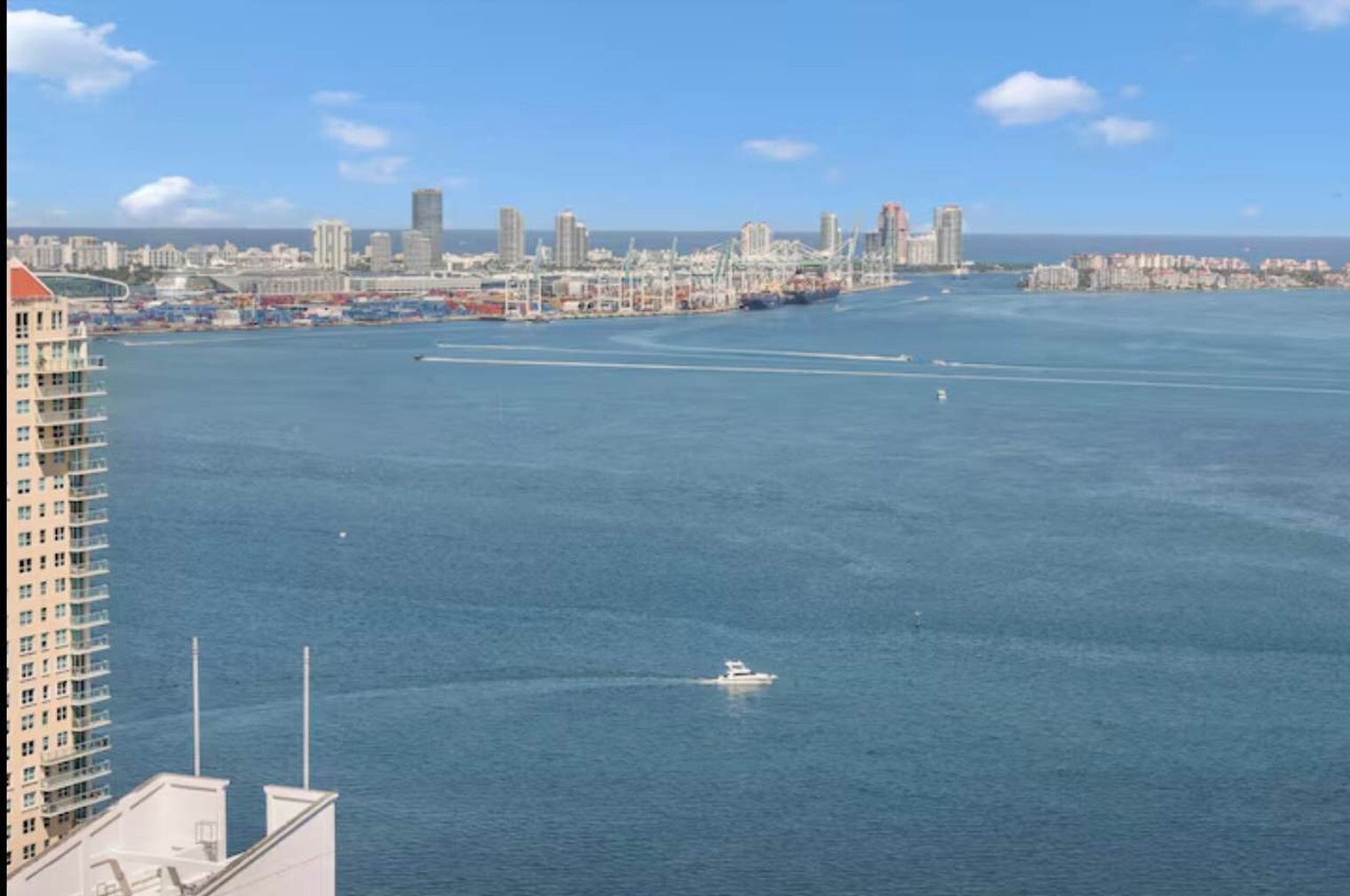 Building Photo - 1395 Brickell Ave