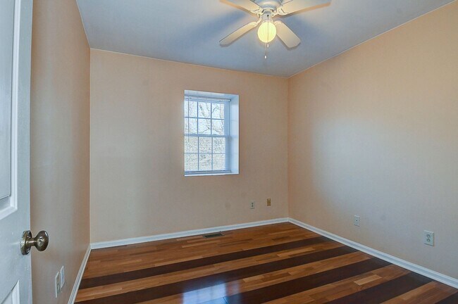 Building Photo - TOWNHOME FOR RENT - HAMPTON!
