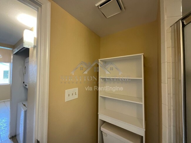 Building Photo - 405 E Bruce Ave