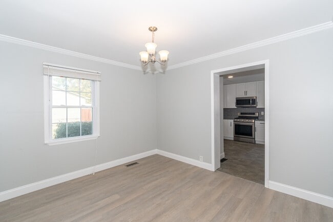 Building Photo - 412 Keeble St