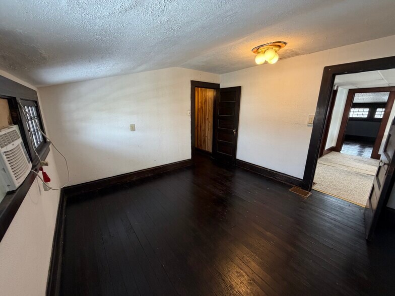 Building Photo - 44 Lebanon Ave