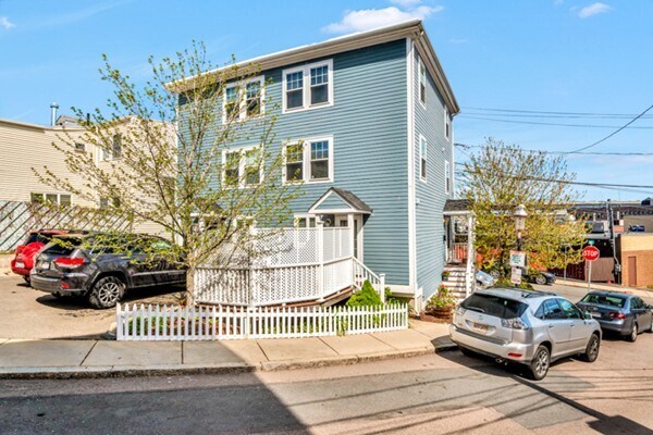 Building Photo - 37 Parker St