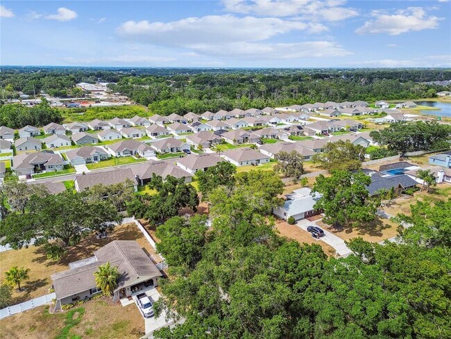 Building Photo - 1102 Shadowbrook Dr N
