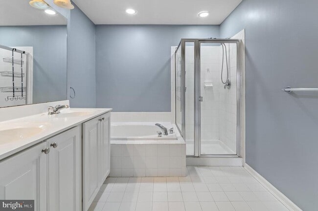 Building Photo - 5061 Cameo Terrace