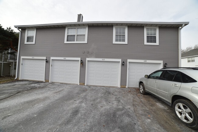 Building Photo - 437 N Cambridge Dr