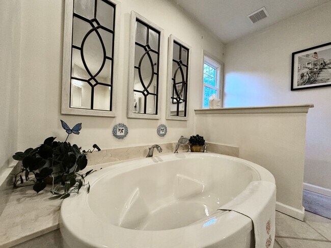Building Photo - Fabulous 4-Bedroom Home w/2-Car Attached Garage! Dog Friendly - Screened Porch!